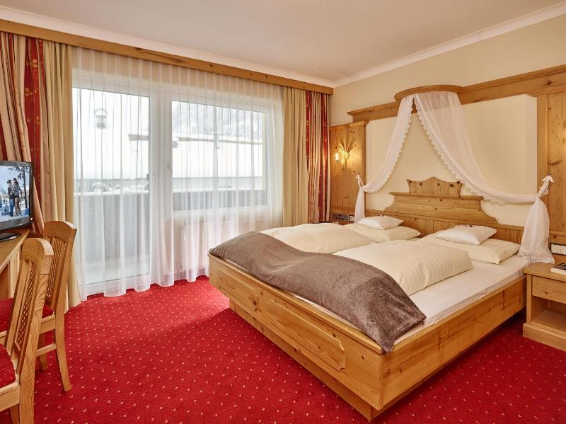 Standard Double Room with Balcony image 3