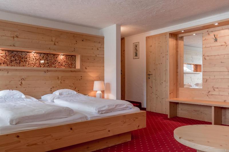 Standard Double Room with Balcony image 4