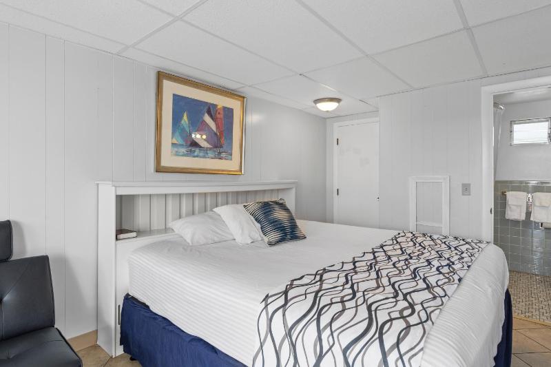 King Room image 3