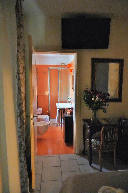 Single Room image 3