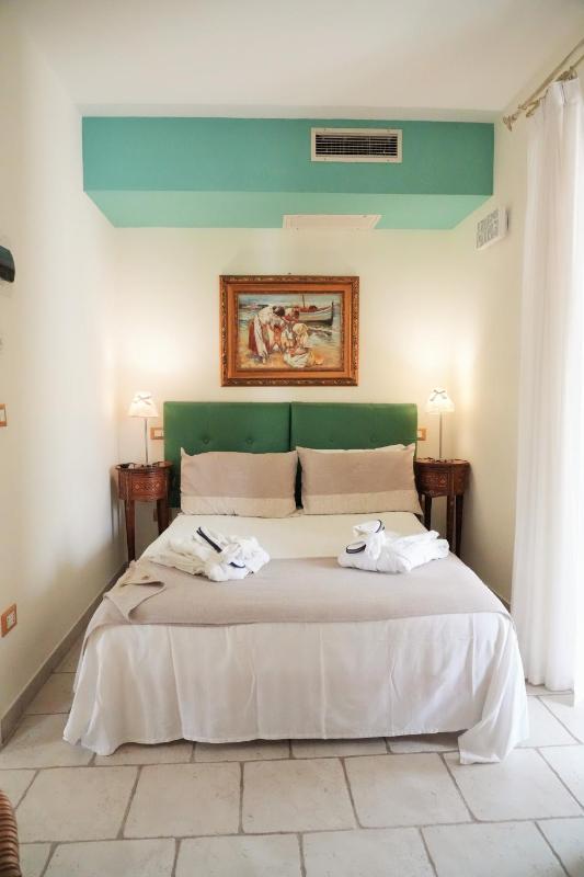 Double Room image 1