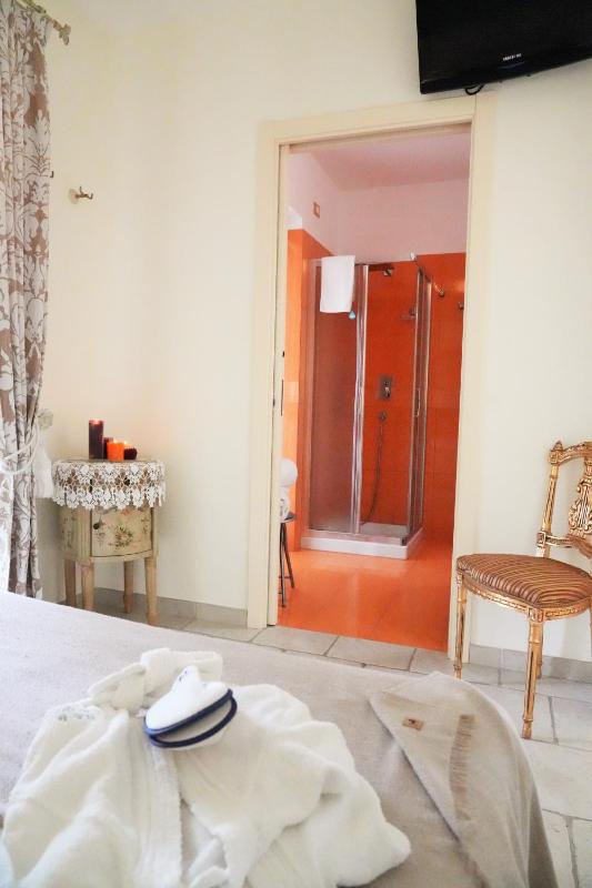 Double Room image 4