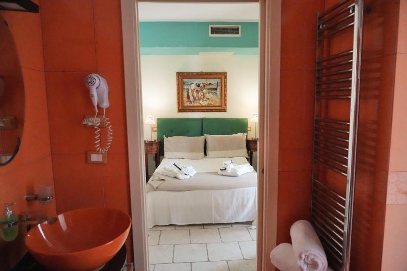 Standard Triple Room image 3