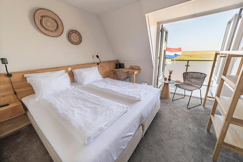 Double Room with Land View image 3