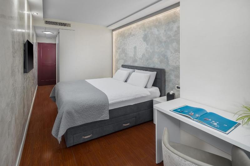 Double Room with Balcony and Street View image 1