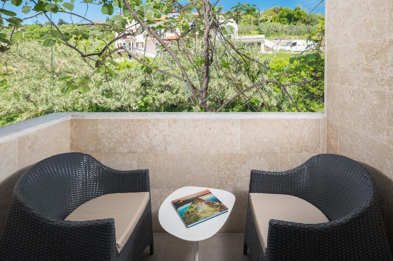 Double Room with Balcony and Street View image 3