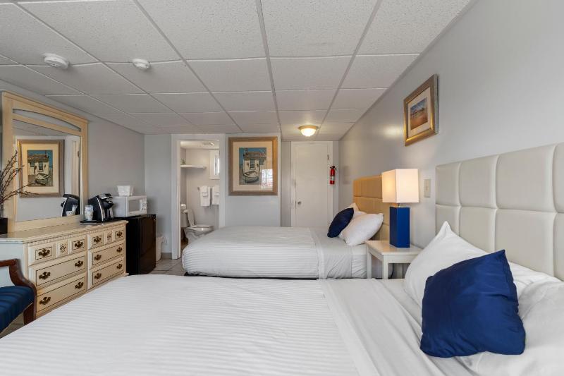 Double Room image 3