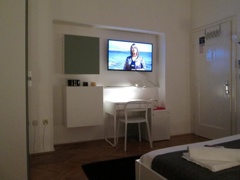 Double Room with Balcony and Sea View image 2