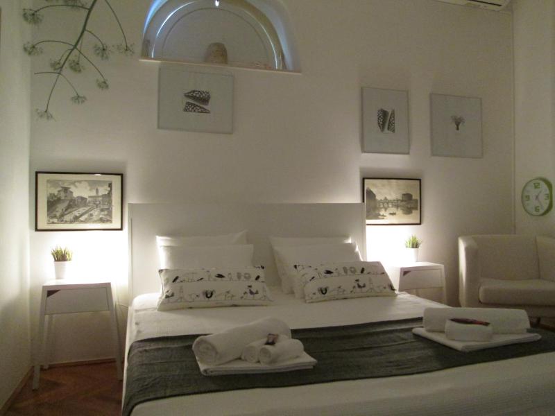 Double Room with Balcony and Sea View image 3