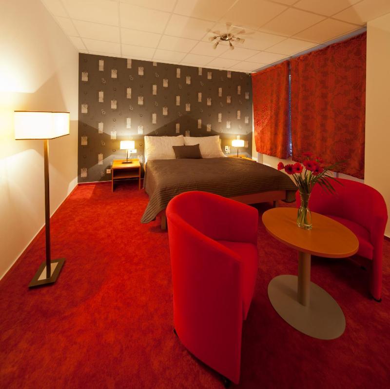 Double or Twin Room image 4