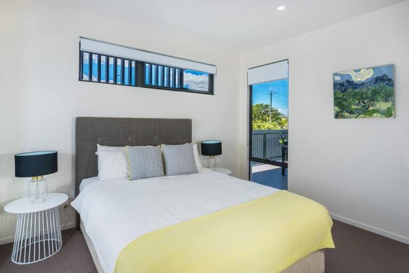 H6B - Round About Bulimba - image 7