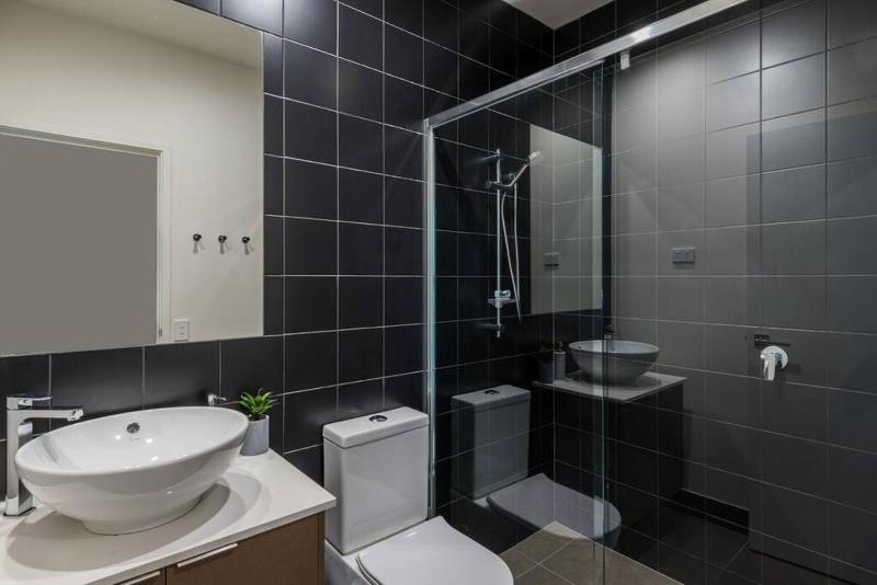 H6B - Round About Bulimba - image 2