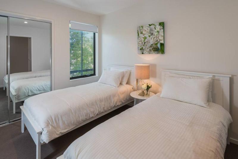 H6B - Round About Bulimba - image 5