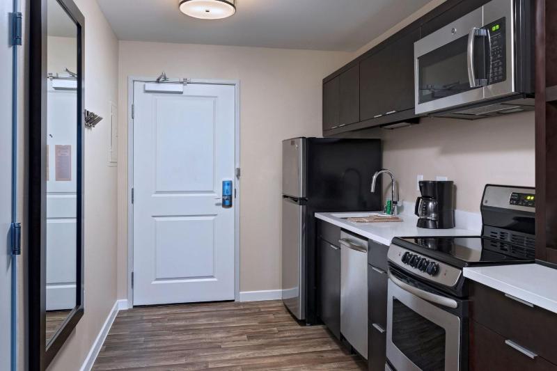 One-Bedroom Suite image 4