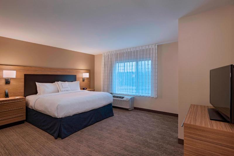 One-Bedroom Suite image 3