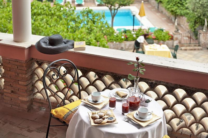 Superior Double or Twin Room with Sea View image 2