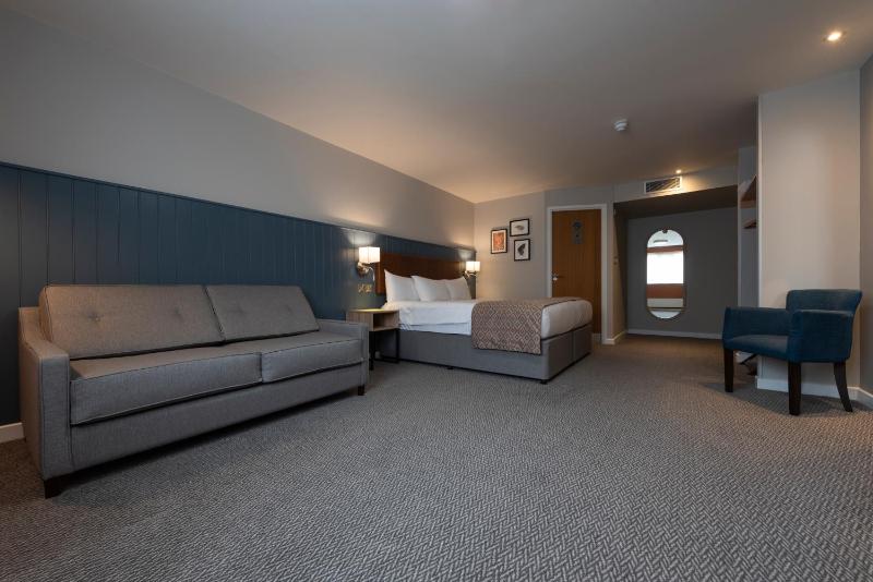 Family Room image 2
