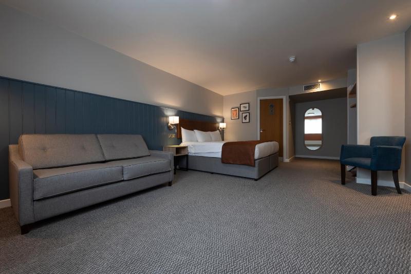 Family Room image 1