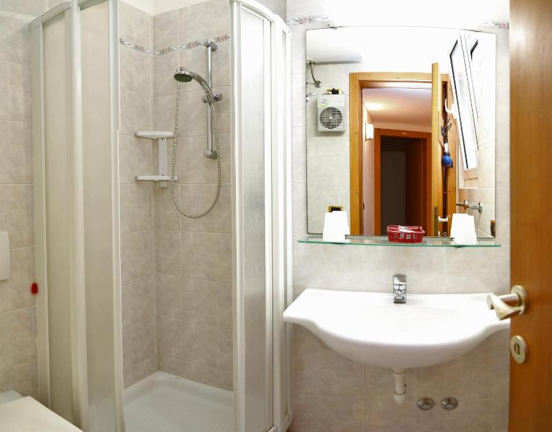 Front Lake Apartment Bardolino - image 5