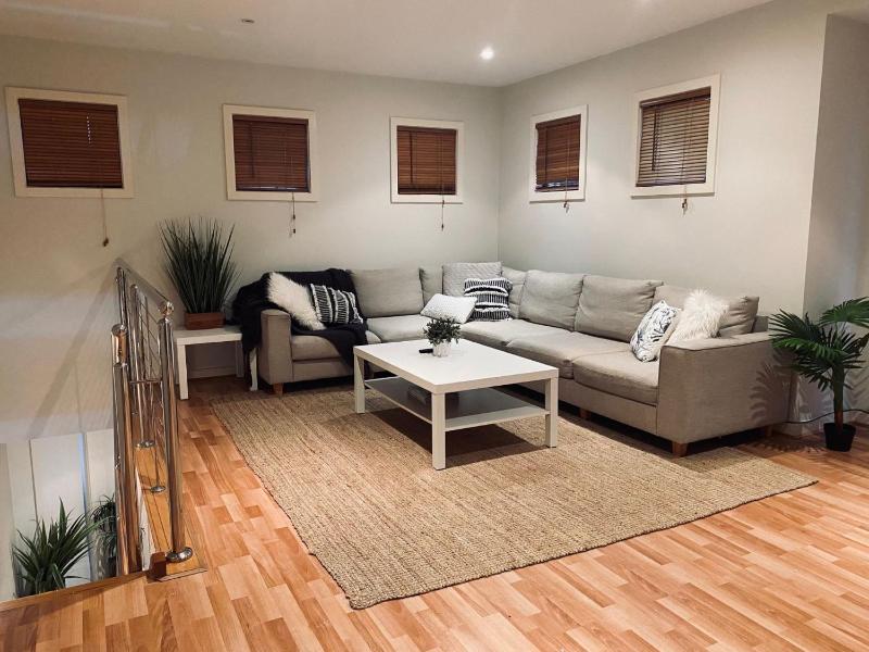 Urban Beach Sanctuary in the Heart of Cowes - image 9