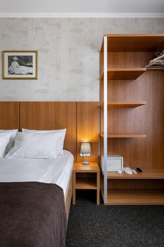 Twin Room image 2
