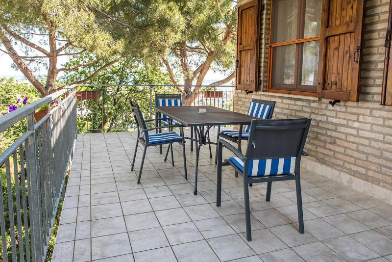 M261 - Marcelli trilocale ristrutturato con terrazzo vista mare pt - image 5