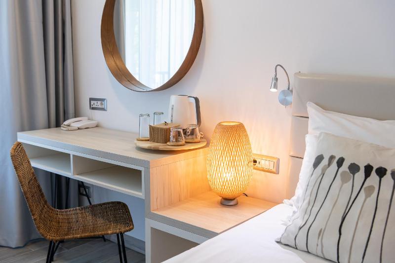 Double Room with Balcony image 1