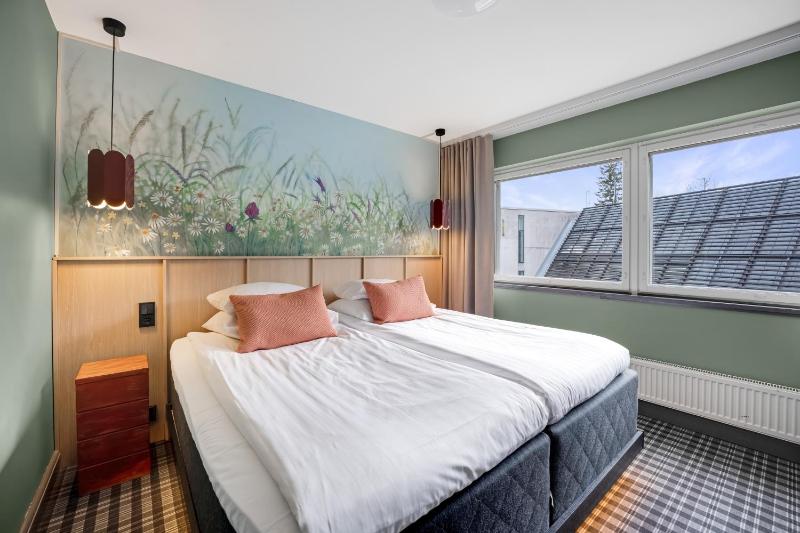 Standard King Room image 1