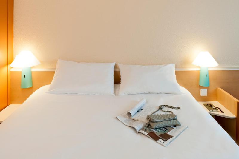 Standard Double Room image 3