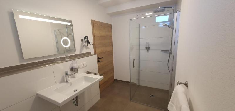 Deluxe Double Room image 3