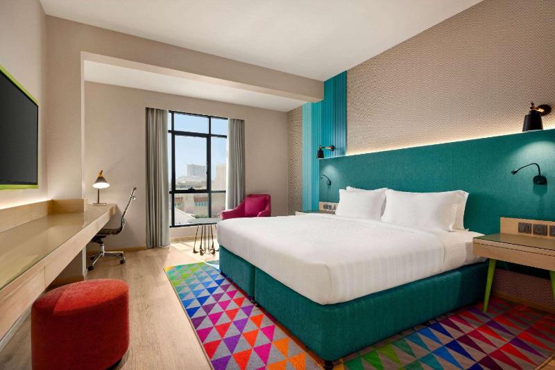 Economy Room, 1 King Bed - Complimentary Transfer to La Mer Beach, Dubai Mall / Burj Khalifa Metro Station image 3