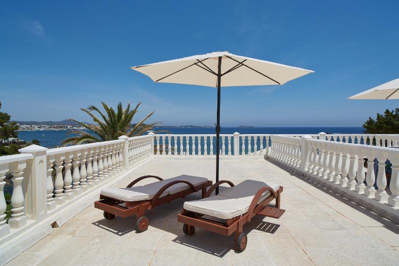 Superior Double Room with Sea View image 3