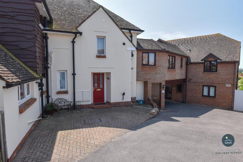 Bowleaze Hideaway - beachside dog friendly - image 8