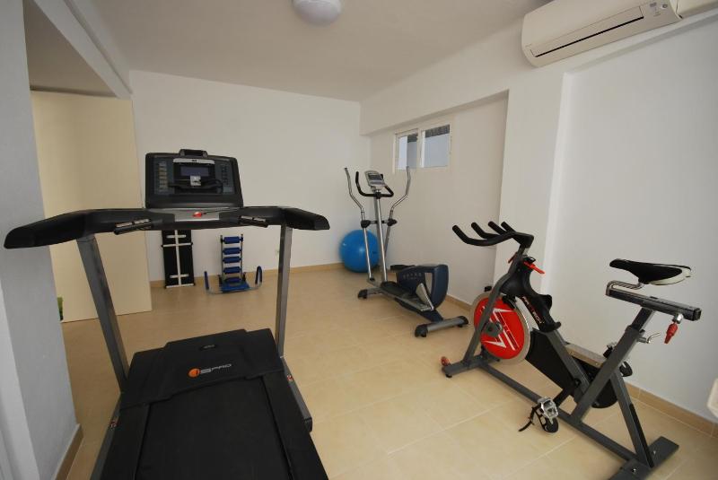 Apartment (2 Adults) - Cabrera image 4
