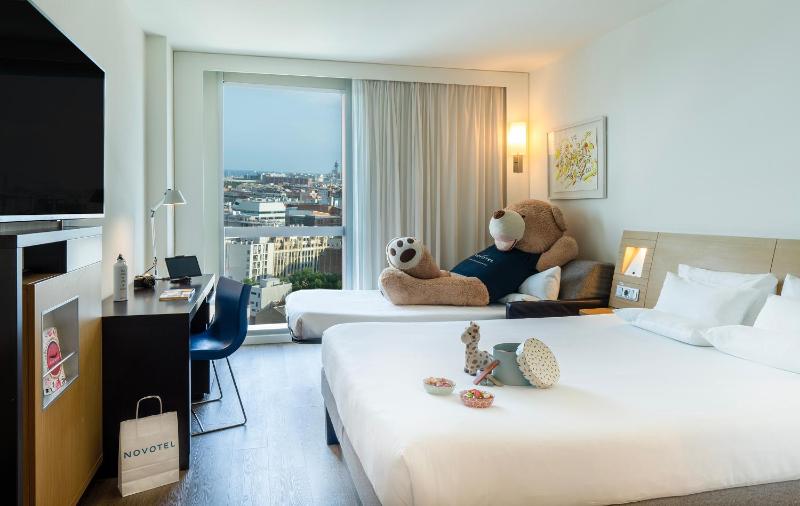 Family Room with City View  image 3