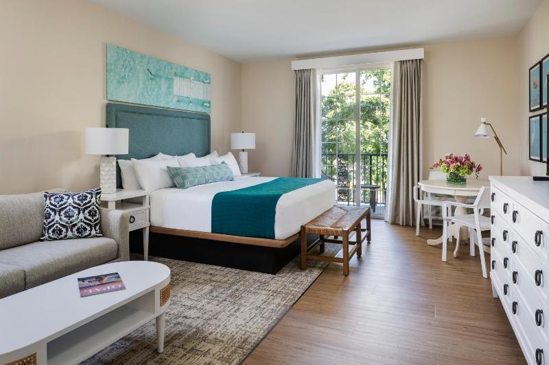 Superior King Room image 3