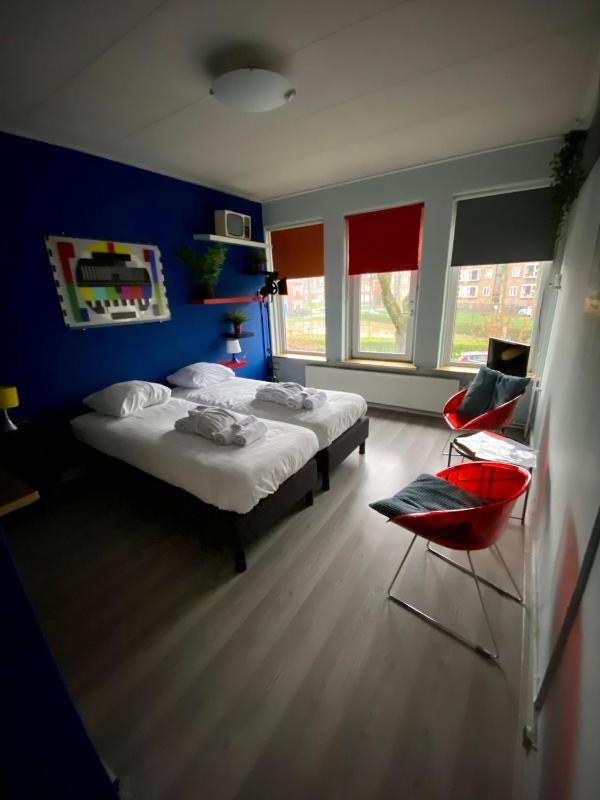 Standard Double Room with Shared Bathroom image 3