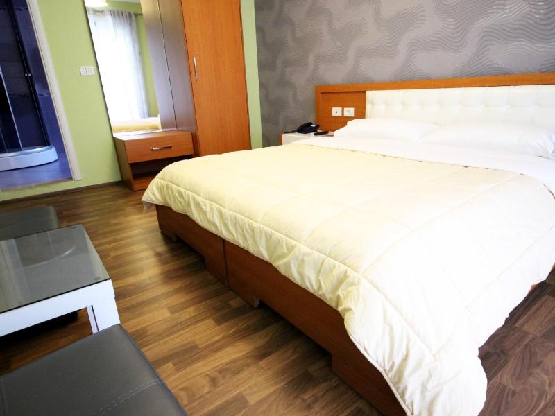 Double or Twin Room with Balcony image 1