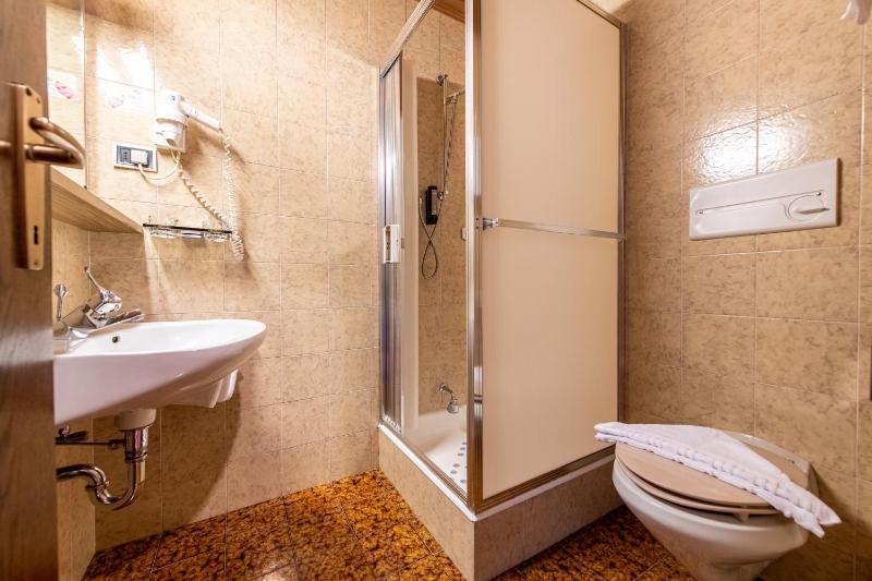 Double Room with Balcony and Mountain View image 2