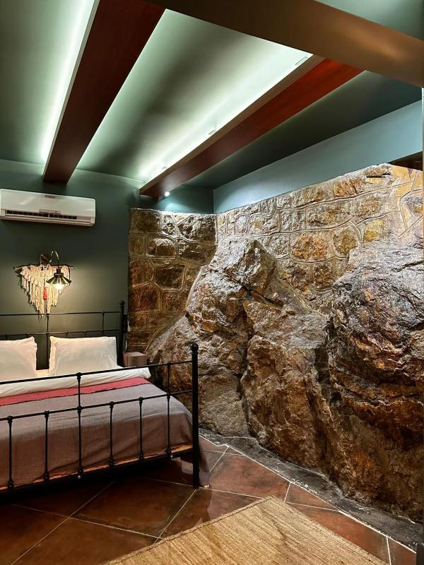 Deluxe Room image 3
