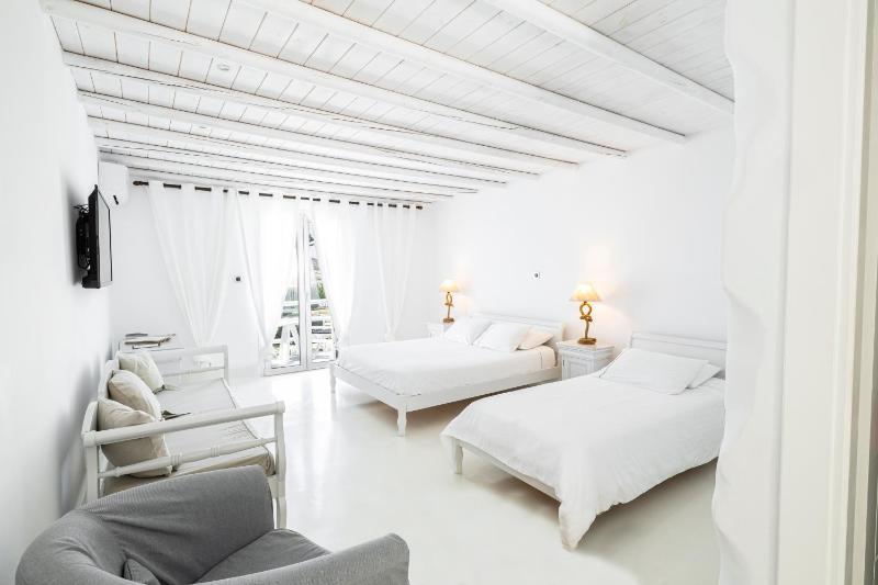 Standard Triple Room image 1