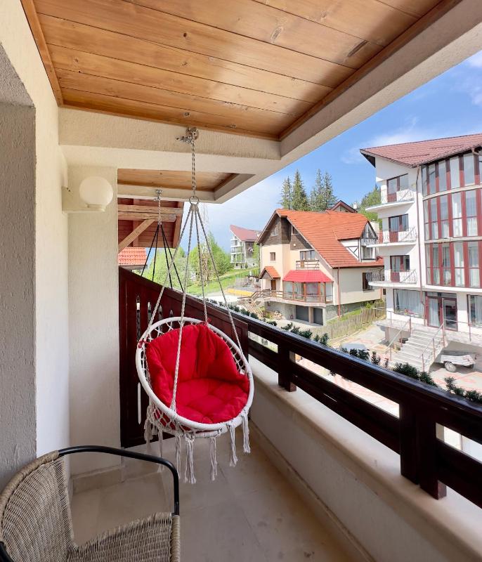 Double Room with Balcony image 4