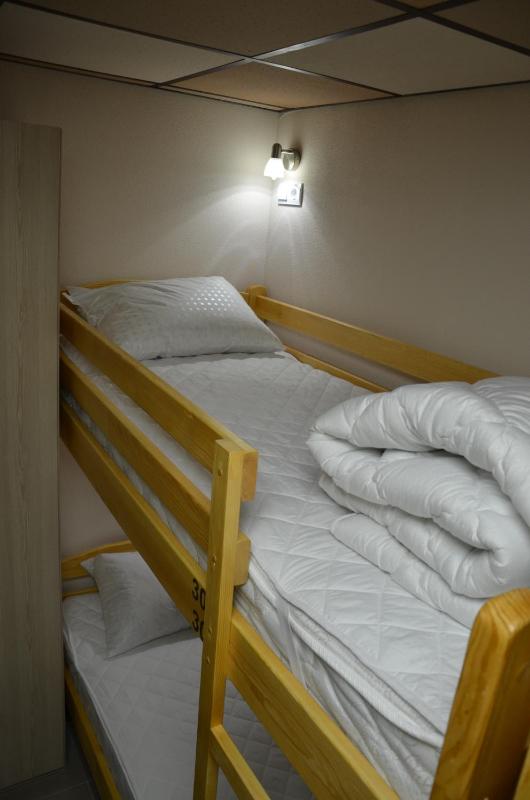 Mixed Dormitory Room image 3