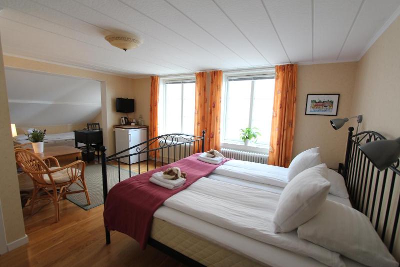 Double or Twin Room image 3