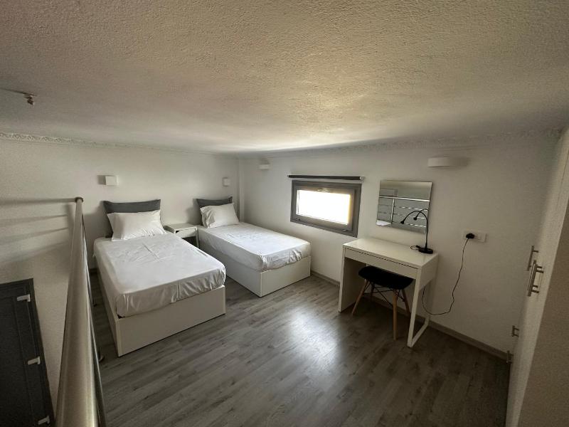 One Bedroom Apartment - Split Level image 4