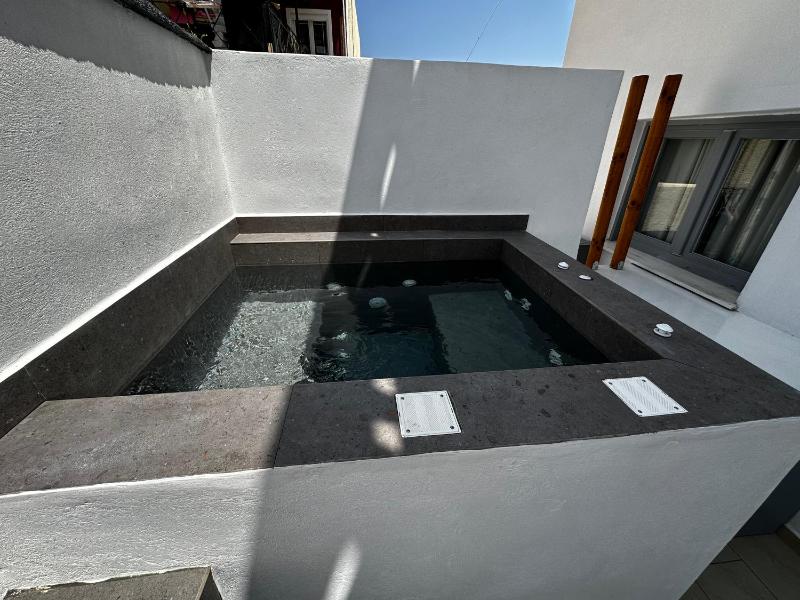 One Bedroom Apartment - Split Level image 2