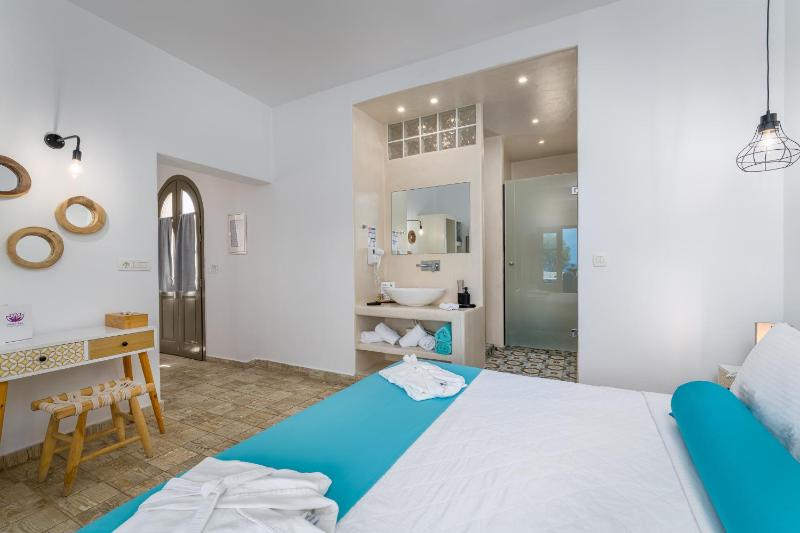 Deluxe Suite with Outdoor Hot Tub & Sea View image 1