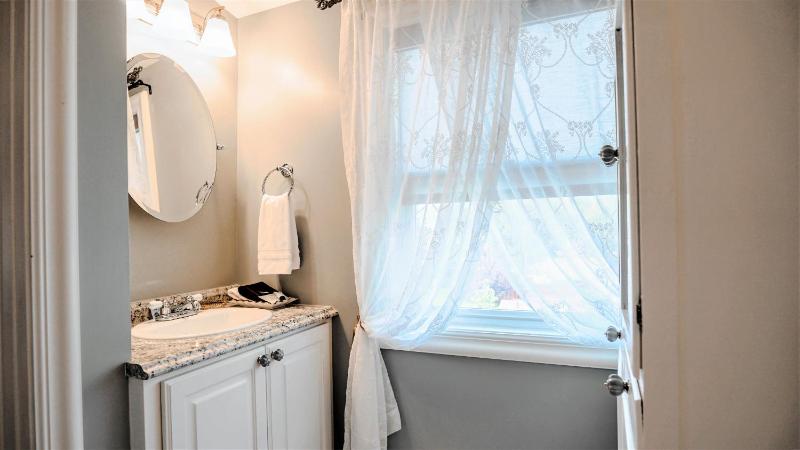 Queen Room with Spa Bath image 3