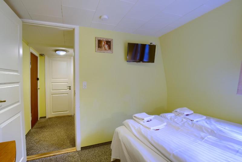 Quadruple Room with Private Bathroom - 2 separate rooms image 4