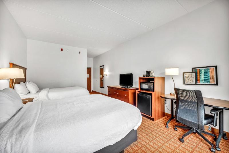 Deluxe Queen Room with Two Queen Beds image 1